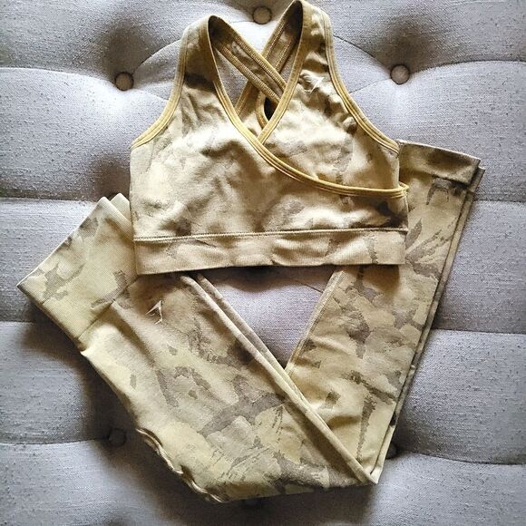 GymShark Adapt Tan Camo Seamless Sports Bra Legging Set Womens Small - Picture 2 of 12
